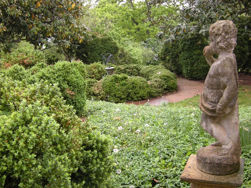 Image 045.JPG - UVA gardens (Bob Robb photo)